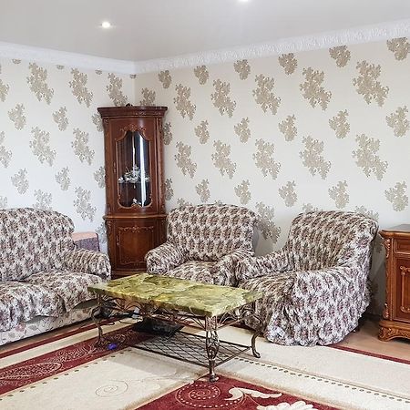 Люкс Апартаменты Центр Sukhumi Exteriör bild
